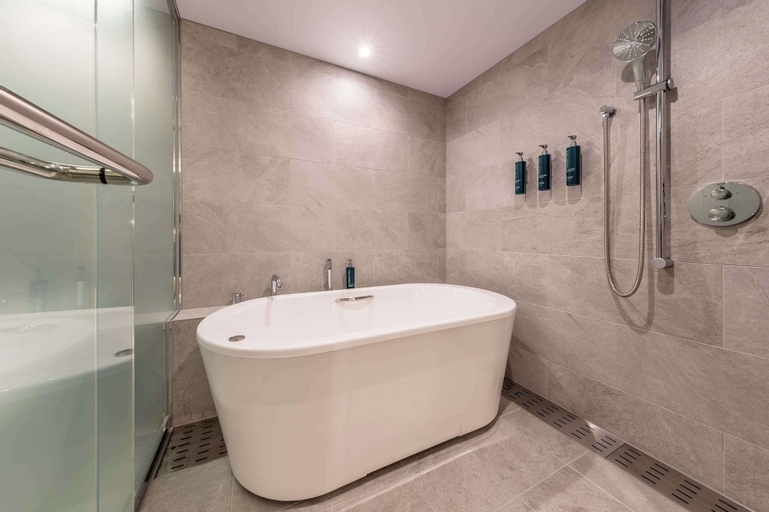 Bathroom 17