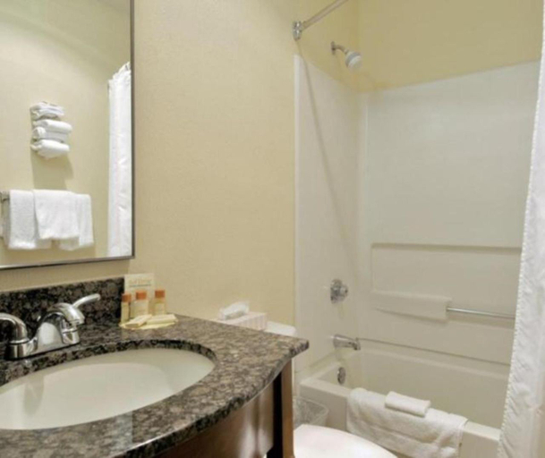 Bathroom 4, Quality Inn & Suites North/Polaris, Franklin
