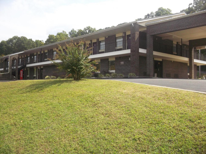 Others 5, Lakeside Inn, Marshall