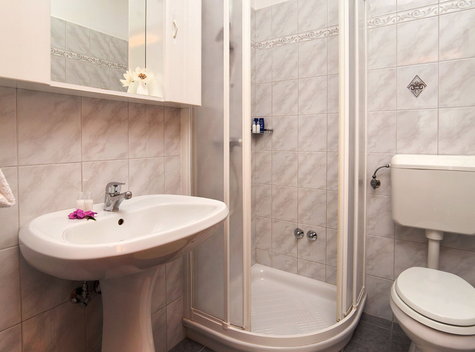 Bathroom 2, Splendid Beachfront Medveja Apartments, Lovran