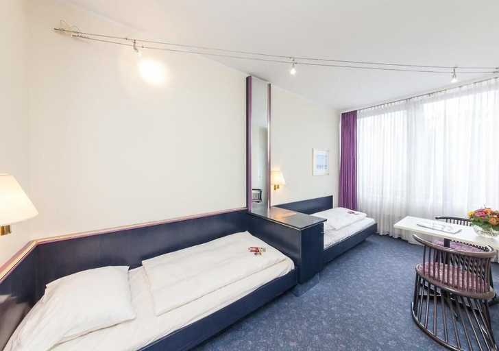 Bedroom 2, Hotel Mirage Düsseldorf-Neuss, Rhein-Kreis Neuss