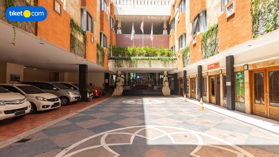 Exterior & Views 21