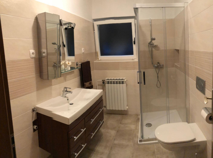 Bathroom 2, Chic and Cozy Brsec Apartment With Sea View, Mošćenička Draga