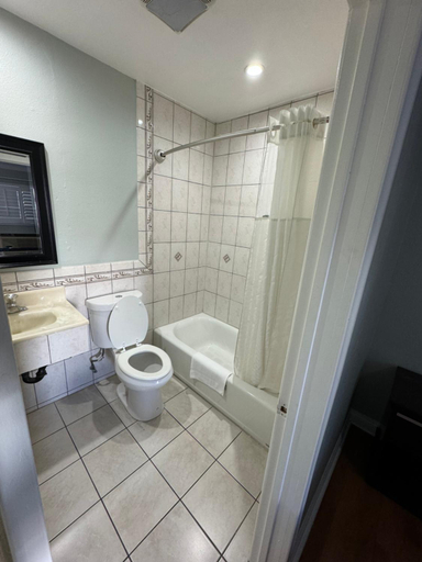 Bathroom, La Cienega Inn Motel, Los Angeles