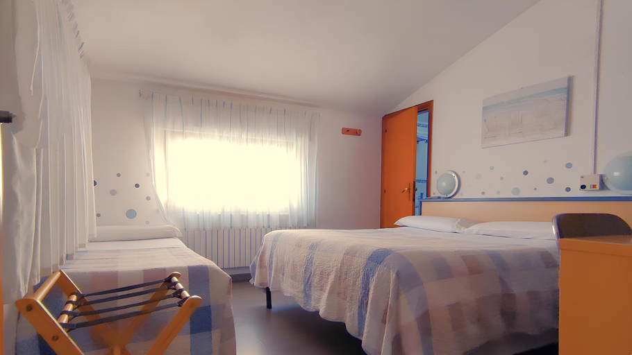 Bedroom 2, Birilli B&B, Macerata