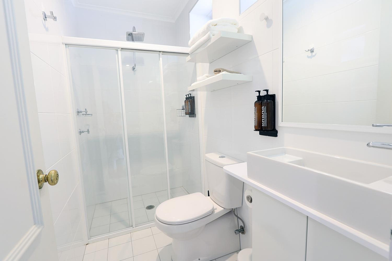 Bathroom 3, Nebula Motel, Cooma-Monaro
