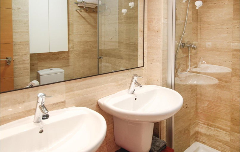 Bathroom 3, 2 Bedroom Cozy Apartment In El Campello, Alicante