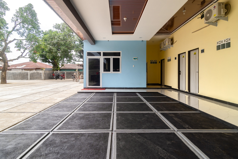 Exterior & Views 2, RedDoorz Plus @ Sempurna Inn Medan, Medan