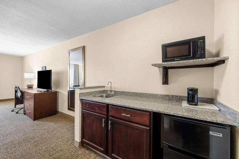 Bedroom 4, Comfort Inn & Suites Pueblo, Pueblo