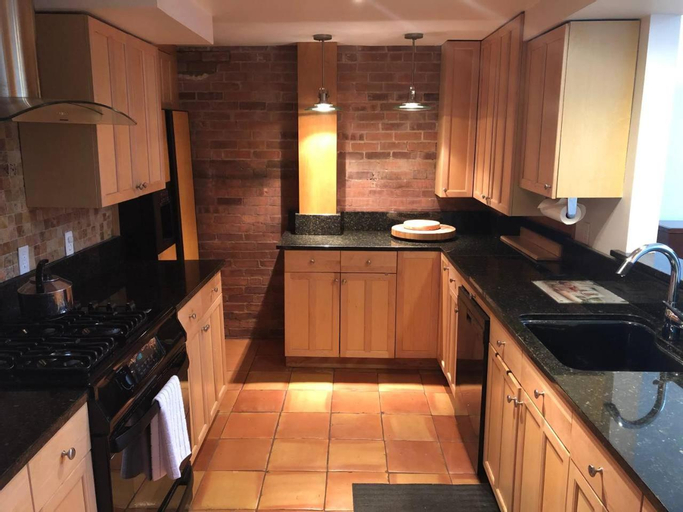 Others 4, Full loft-style apartment near Omni, New Haven