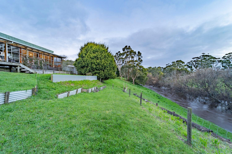 Others 3, Platypus Waters B&B, Circular Head