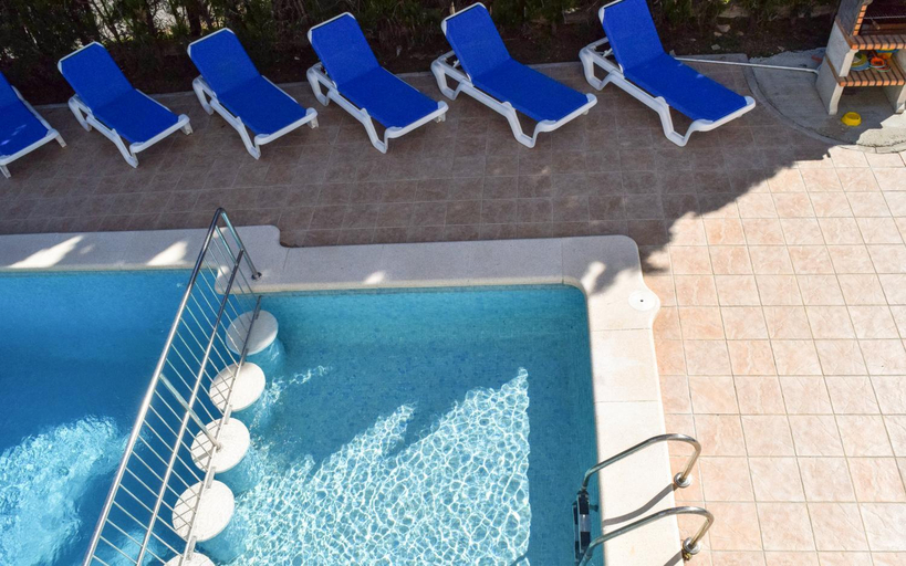 Sport & Beauty 2, Villa Alexia Apartments Complex 2BR 9min to Sea 5min to Town AT1833, Baleares