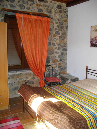 Others 3, Ksenonas Chrusovitsi, Peloponnese