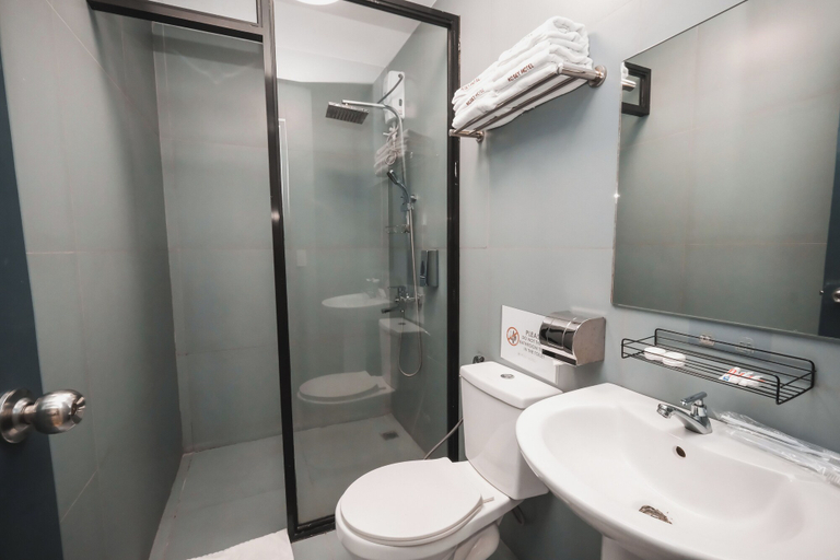 Bathroom 5, Rosey Hotel, Cabanatuan City