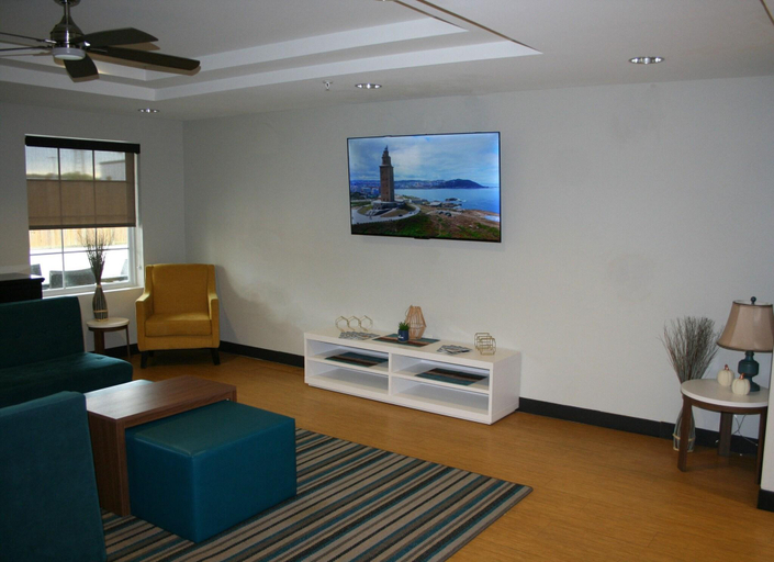 Public Area 3, MainStay Suites Jacksonville near Camp Lejeune, Onslow