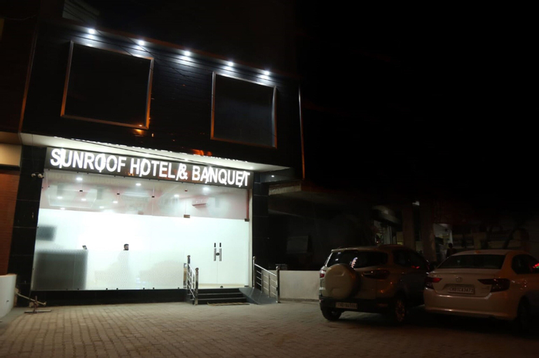 Goroomgo Sunroof Hotel & Banquet, Panchkula