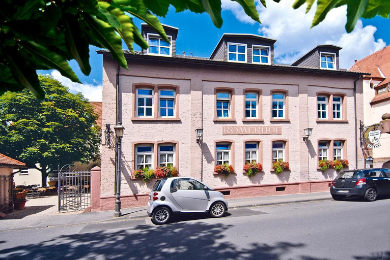 Exterior & Views