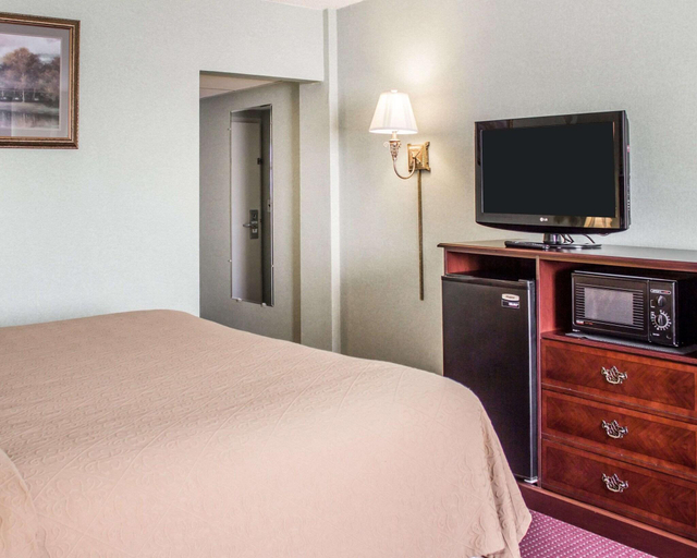 Bedroom 3, Quality Inn & Conference Center Franklin, Venango