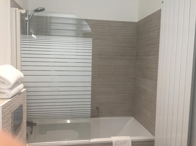 Bathroom 5, Shelter-rooms, Vlaams Brabant