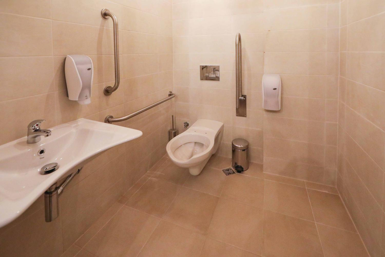 Bathroom 4, Hotel Leshten, Garmen