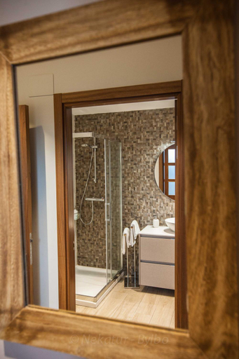 Bathroom 2, Endaneta Berri, Guipúzcoa