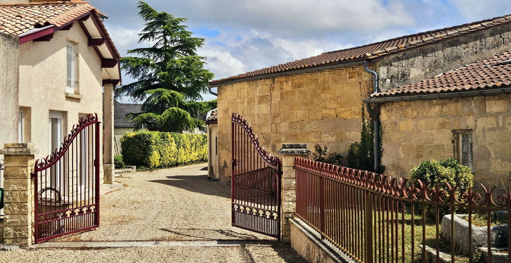 Exterior & Views 2, Château Touzinat, Gironde