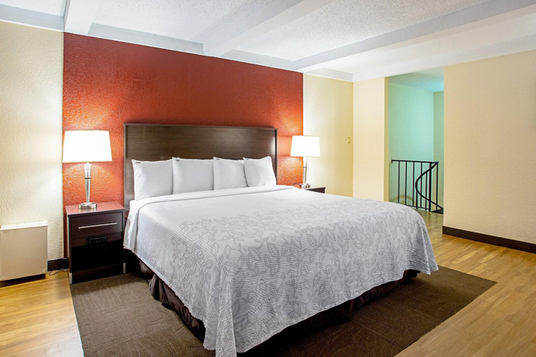 Bedroom 3, Red Roof PLUS+ Wichita East, Sedgwick