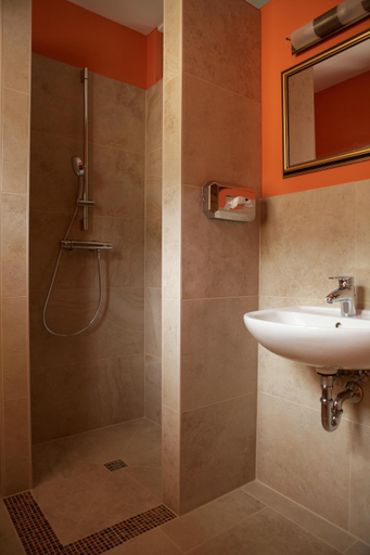 Bathroom, Seminar Und Gv Stehaus Flussbad Gartenstrasse, Berlin