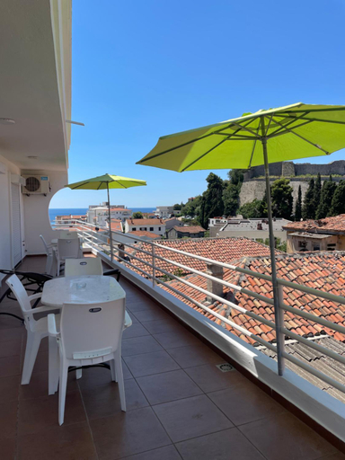 Others 4, Villa Guci