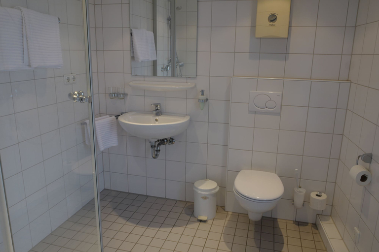 Bathroom 5, Landgasthof Kirschgarten, Mainz-Bingen