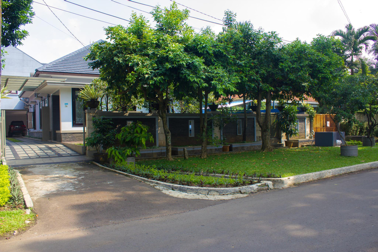 Cozzy Kostel Islamic Sharia Principles, Bogor