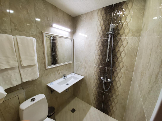 Bathroom 3, Hotel Galant, Stolichna