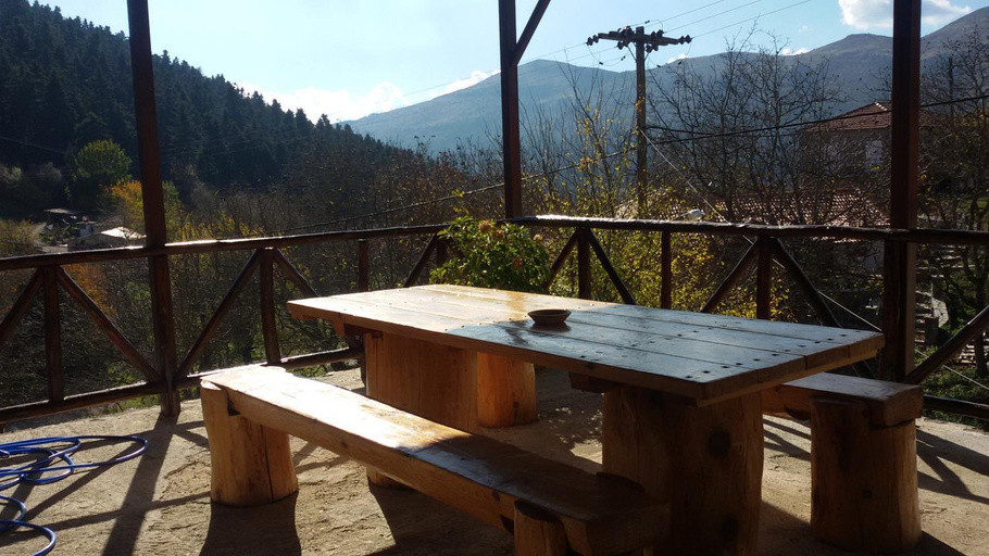 Others 5, Ksenonas Chrusovitsi, Peloponnese