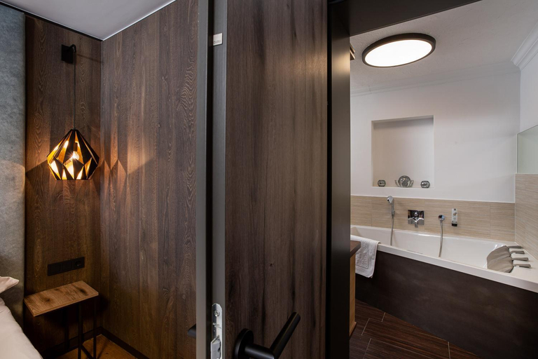 Bathroom 2, Hotel Das Kohlmais - direkt an der Kohlmaisbahn JOKERCARD inklusive, Zell am See