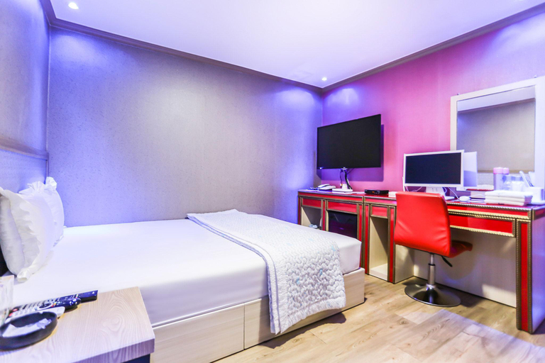 Bedroom 3, Noryangjin Daeheung, Dongjak