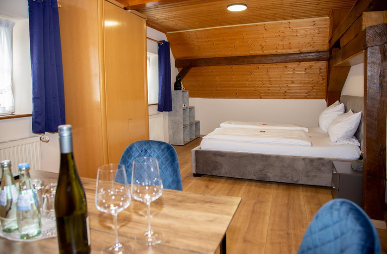 Bedroom 4, Weinhaus Kurtrierer Hof, Trier-Saarburg