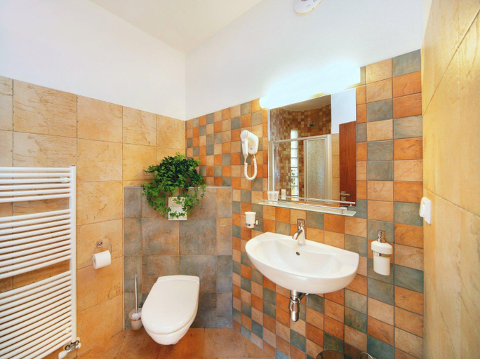 Bathroom 5, tx HOTEL, Trutnov