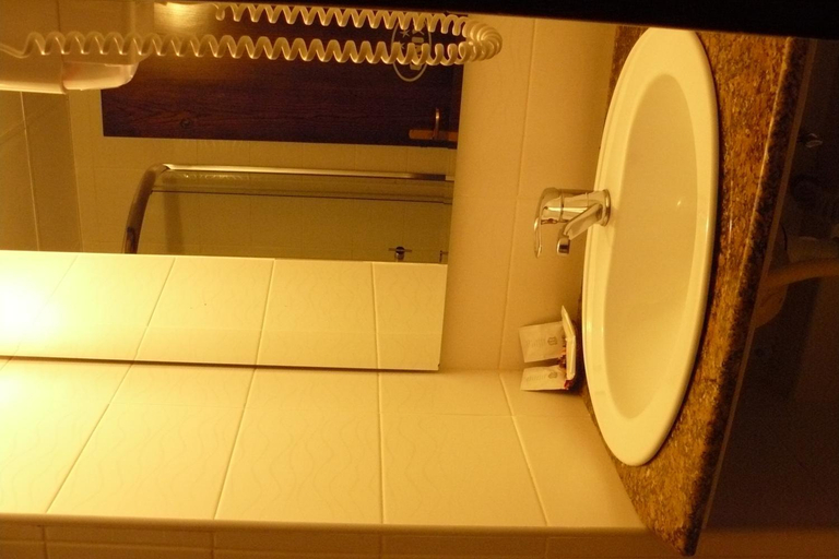 Bathroom 2, Hotel Onix, Novaci