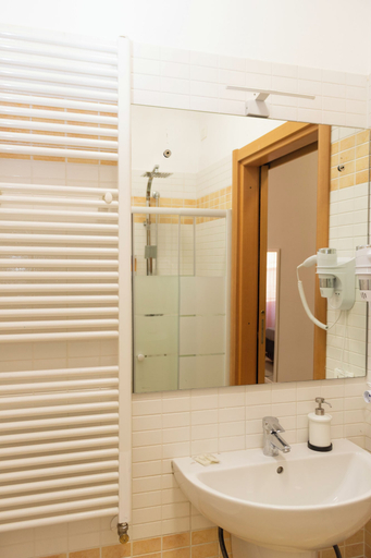 Bathroom 5, Vitti's Home Verona 3, Verona