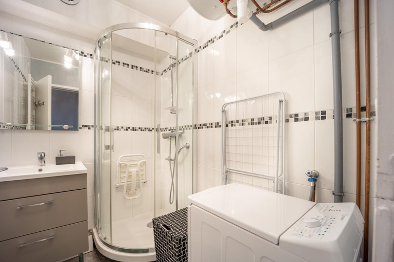 Bathroom, Galene, Calvados