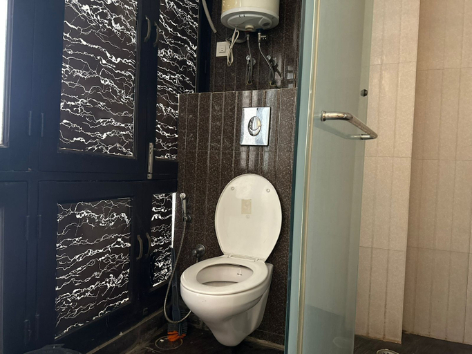 Bathroom 4, Locals Stay Hauz Khas, Delhi