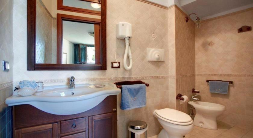 Bathroom 2, B&B La Nave, Napoli