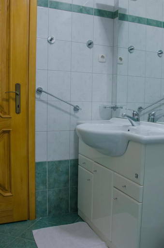 Bathroom 2, Miskar Rooms, Cerknica