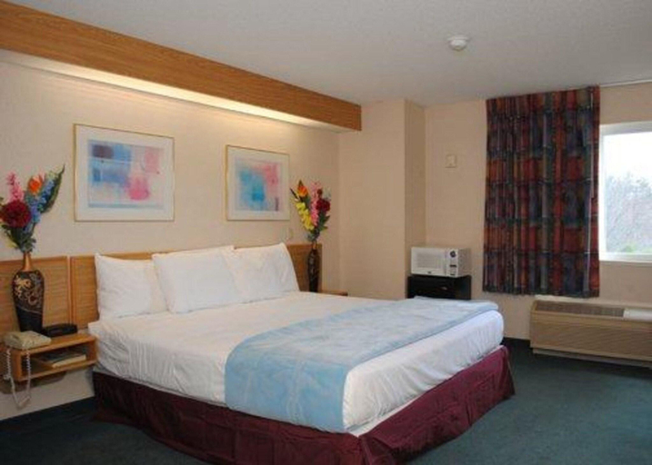 Bedroom 3, Rodeway Inn Willington, Tolland