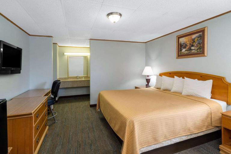Bedroom 3, Pigeon Forge Parkway Inn, Sevier