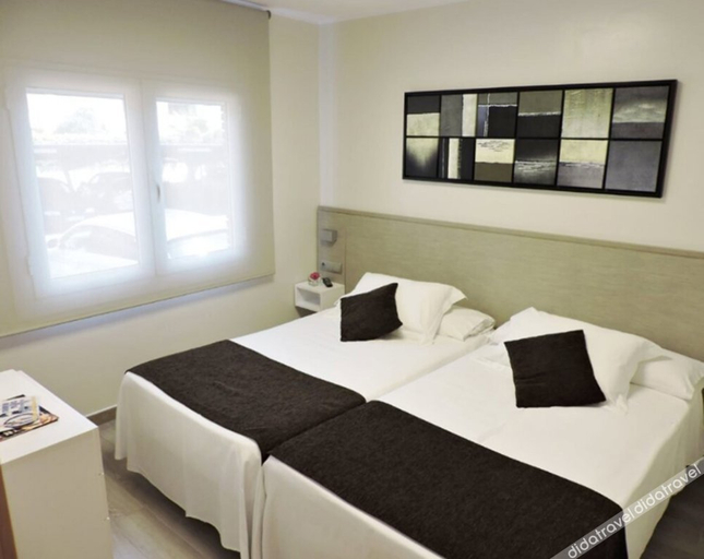 Bedroom 2, Aparthotel Solifemar, Barcelona