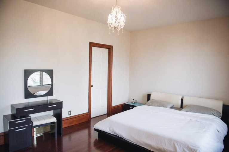 Bedroom 4, JstLikeHome - Luxury Mansion & Guesthouse, Ottawa