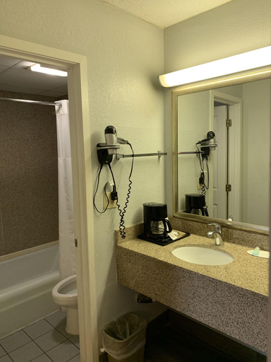 Bathroom 3, Pigeon Forge Parkway Inn, Sevier