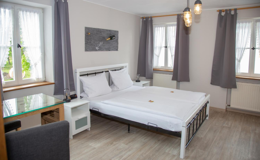 Bedroom 3, Weinhaus Kurtrierer Hof, Trier-Saarburg