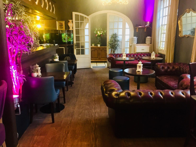 Public Area, Le Cheval Blanc, Loiret
